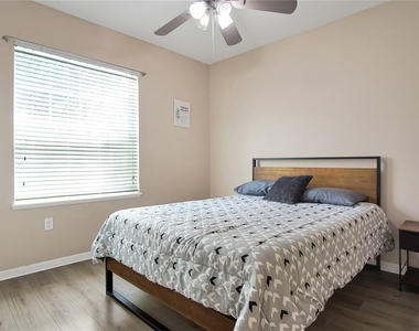 441 Sardinia Circle - Photo Thumbnail 14