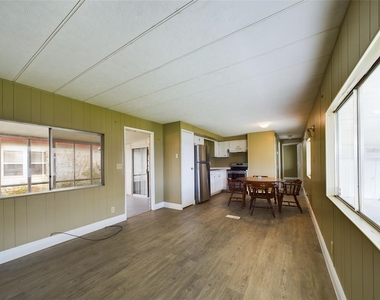 3502 Delaware Avenue - Photo Thumbnail 5