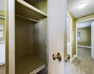 3502 Delaware Avenue - Photo Thumbnail 15