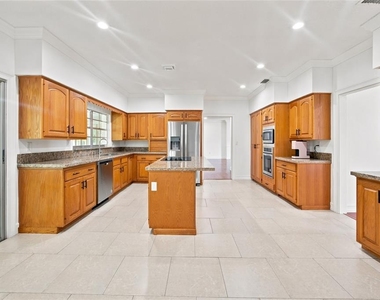 7860 Nw 56th Place - Photo Thumbnail 12