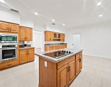 7860 Nw 56th Place - Photo Thumbnail 11