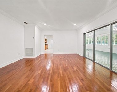 7860 Nw 56th Place - Photo Thumbnail 13