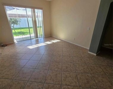 3020 Eagle Crossing Drive - Photo Thumbnail 2