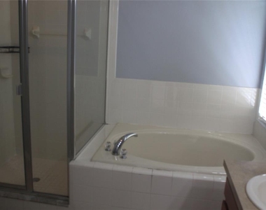 3020 Eagle Crossing Drive - Photo Thumbnail 20