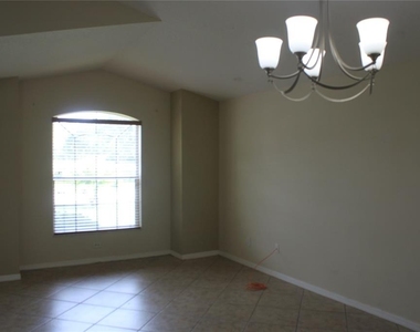 3020 Eagle Crossing Drive - Photo Thumbnail 2