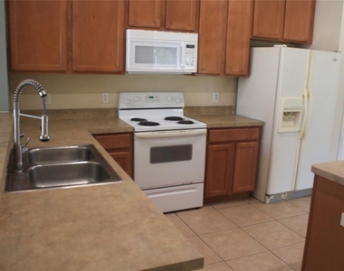 3020 Eagle Crossing Drive - Photo Thumbnail 9