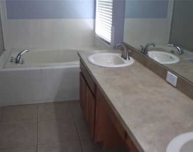 3020 Eagle Crossing Drive - Photo Thumbnail 17