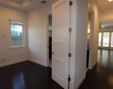2505 Depauw Avenue - Photo Thumbnail 4