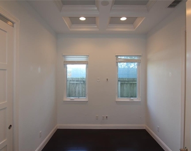 2505 Depauw Avenue - Photo Thumbnail 3