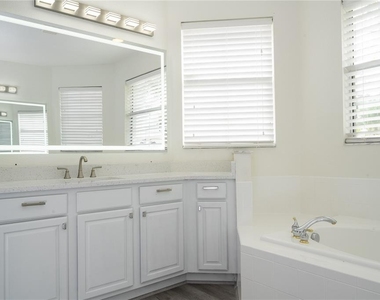 3774 Eagle Isle Circle - Photo Thumbnail 36