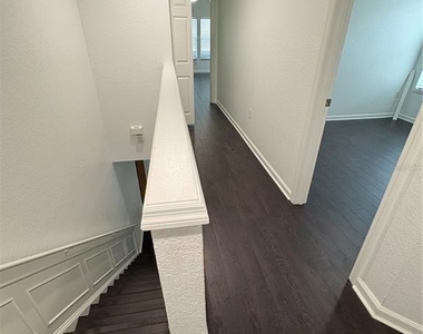 6302 Daysbrook Drive - Photo Thumbnail 10