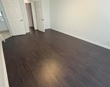 6302 Daysbrook Drive - Photo Thumbnail 13