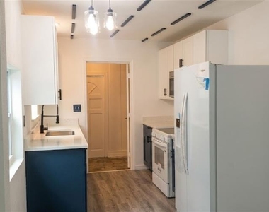 1412 Laurel Street - Photo Thumbnail 6