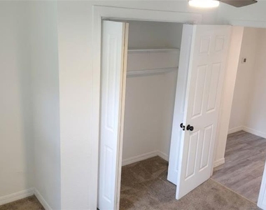 1412 Laurel Street - Photo Thumbnail 13