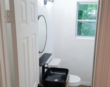 1412 Laurel Street - Photo Thumbnail 17