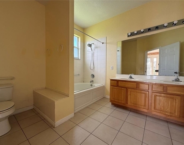 158 Magic Landings Boulevard - Photo Thumbnail 10
