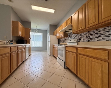 158 Magic Landings Boulevard - Photo Thumbnail 6