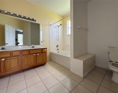 158 Magic Landings Boulevard - Photo Thumbnail 8