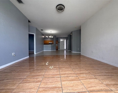 158 Magic Landings Boulevard - Photo Thumbnail 5