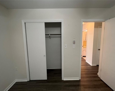 2406 Musselwhite Ave - Photo Thumbnail 12