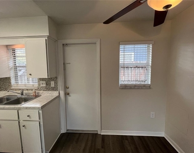 2406 Musselwhite Ave - Photo Thumbnail 3
