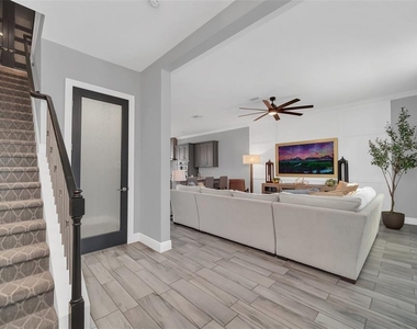 8878 Bismarck Palm Drive - Photo Thumbnail 4