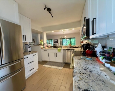 8113 Breeze Cove Lane - Photo Thumbnail 4