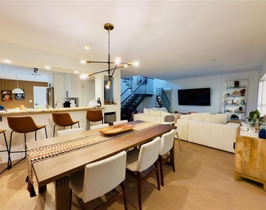 8113 Breeze Cove Lane - Photo Thumbnail 5