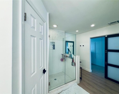 8113 Breeze Cove Lane - Photo Thumbnail 24