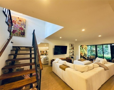 8113 Breeze Cove Lane - Photo Thumbnail 7
