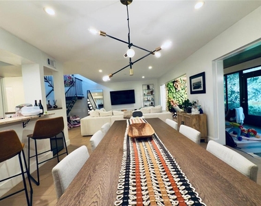8113 Breeze Cove Lane - Photo Thumbnail 13