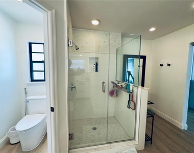 8113 Breeze Cove Lane - Photo Thumbnail 25