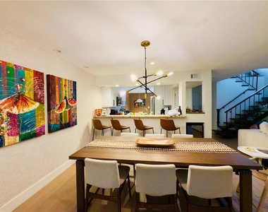 8113 Breeze Cove Lane - Photo Thumbnail 6