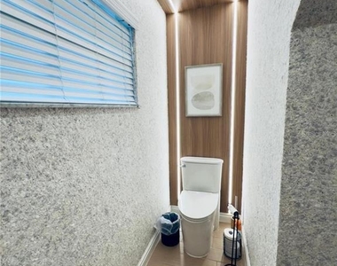 8113 Breeze Cove Lane - Photo Thumbnail 15