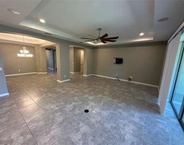 14212 Sunridge Boulevard - Photo Thumbnail 5