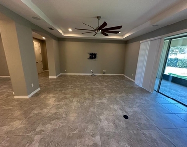 14212 Sunridge Boulevard - Photo Thumbnail 6