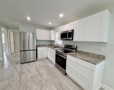 892 Rockhill Street - Photo Thumbnail 3
