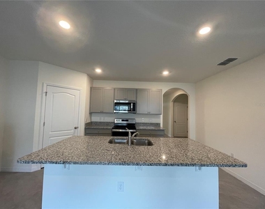 5610 Galloping Drive - Photo Thumbnail 4