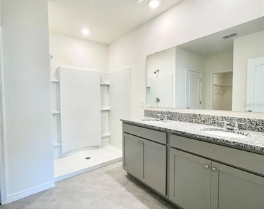 5610 Galloping Drive - Photo Thumbnail 14