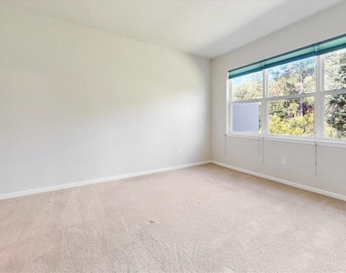 2542 Cliff Way - Photo Thumbnail 15