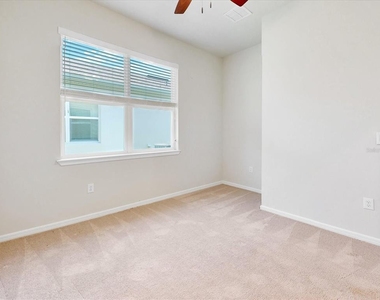 2542 Cliff Way - Photo Thumbnail 9