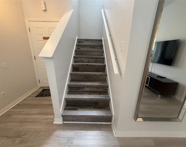 1675 Royal Ridge Drive - Photo Thumbnail 12
