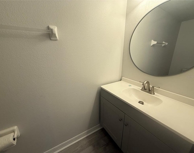 1675 Royal Ridge Drive - Photo Thumbnail 11