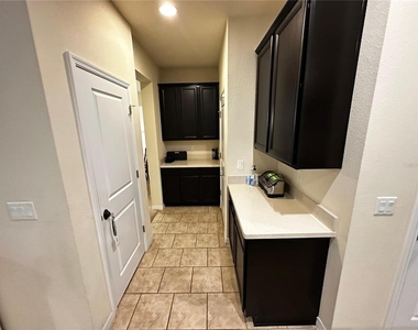 8636 Chilton Drive - Photo Thumbnail 20