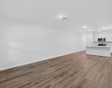 4226 Hillock Boulevard - Photo Thumbnail 26
