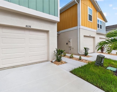 4226 Hillock Boulevard - Photo Thumbnail 3