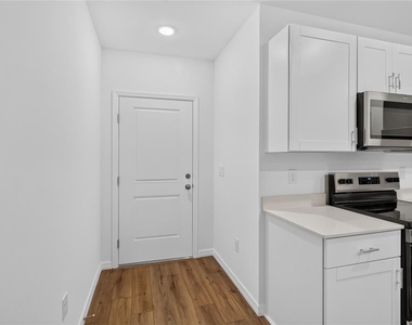 4226 Hillock Boulevard - Photo Thumbnail 6