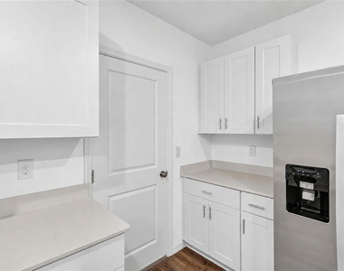 4226 Hillock Boulevard - Photo Thumbnail 11