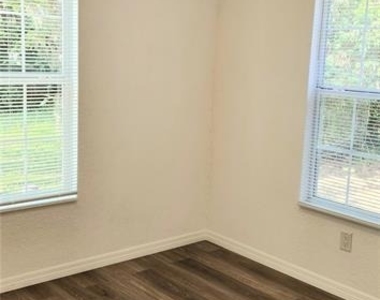 125 Goodrich Avenue - Photo Thumbnail 7