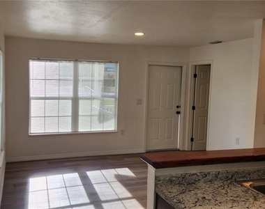 125 Goodrich Avenue - Photo Thumbnail 4
